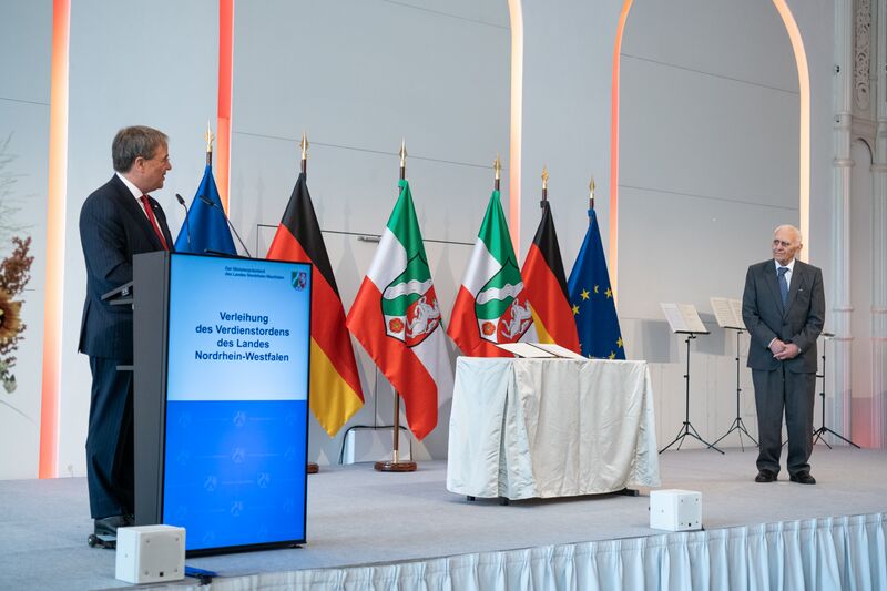 Datei:NRW Verdienstorden.jpg